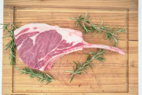 TOMAHAWK STEAK